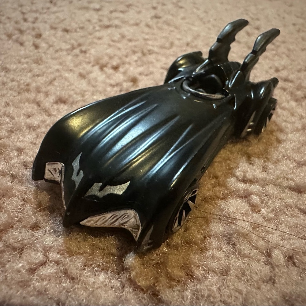 Hot Wheels Batmobile Diecast Model Car 1/64 T32 Batman & Robin 2023